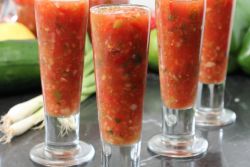 Klasyczny gazpacho z zupą pomidorową