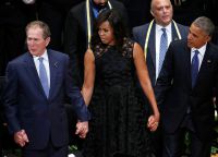 Мишель Обама попыталась угомонить Буша