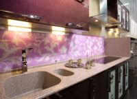 Skleněné stěnové panely pro kuchyně1