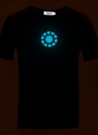 светещи тениски на тъмно 2