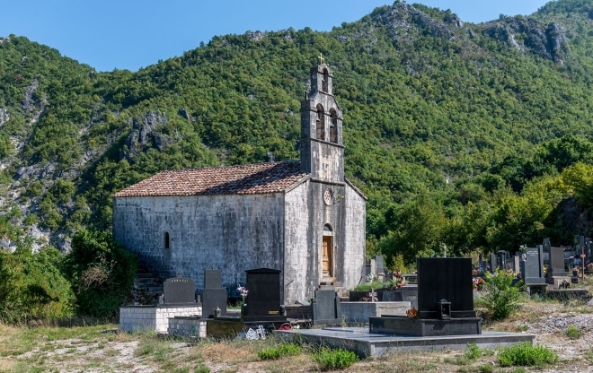 Церковь Святого Николы с кладбищем