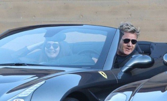 Повара-миллионера сфотографировали в дорогущем Ferrari с дочкой