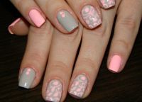 szary różowy manicure 8