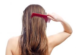 Olejnatý šampon se šupinou skalpe