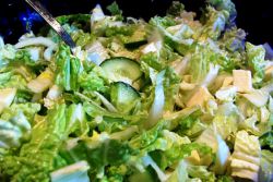 как да готвите гръцка салата с китайско зеле