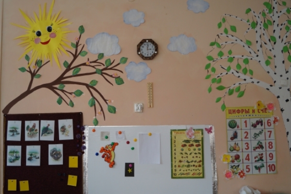 група декорация за пролет в детска градина 6