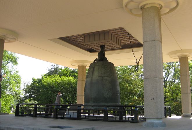 Божественный колокол Сондока Великого в Государственном музее Кенджу