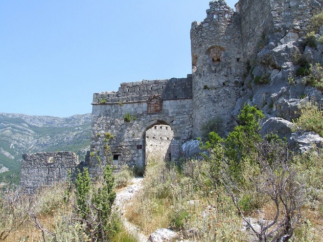 Главный вход в крепость