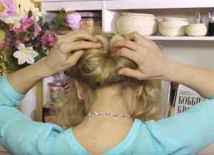 fryzura niska wiązka loków jak zrobić 6