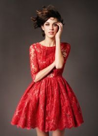 frizuru na crvenu haljinu 8