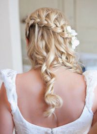 fryzura w greckim stylu na długie włosy11