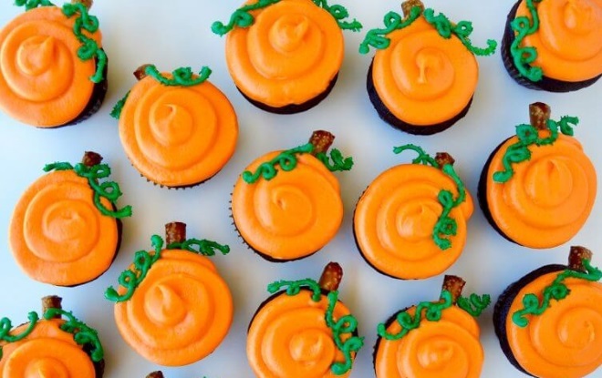Kako napraviti cupcakes u obliku bundeve za Halloween 3