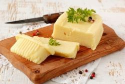 domači trdi sir iz skute
