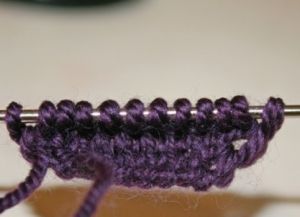 kapica s iglom za pletenje 3