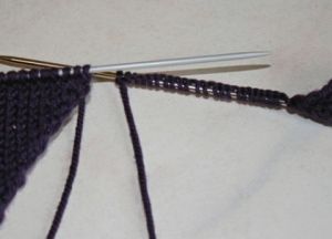kapica s iglama za pletenje 6