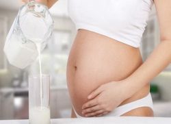 zgaga med nosečnostjo povzroča