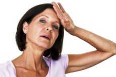 vroči utripa z zeliščno terapijo z menopavzo