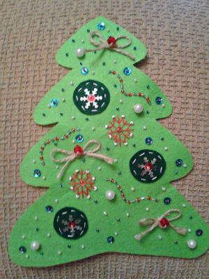 Божићно дрво направљено од филца са рукама 21