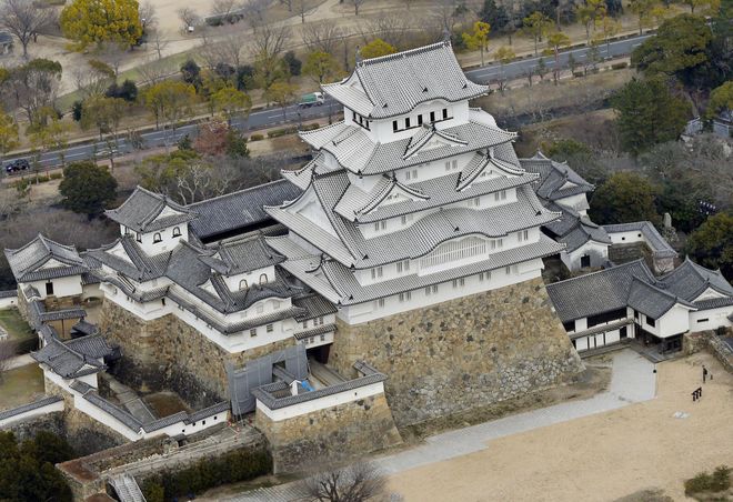 Вид на все храмовые постройки замка Химэдзи