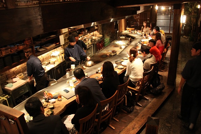 Ресторан в центре города Okonomiyaki restaurant