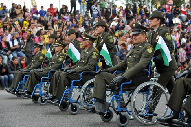 Ветераны-армейцы на праздновании Дня Независимости Колумбии