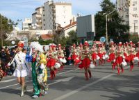 Апокрию празднуют красочными карнавальными шествиями