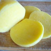 Recept za domači trdi sir iz mleka in kefirja