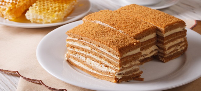 medový dort se šafránovým krémem