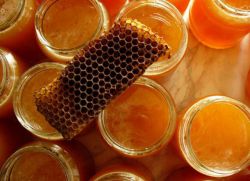 мед са прополис корисним својствима