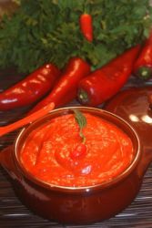 vroča rdeča paprika omaka