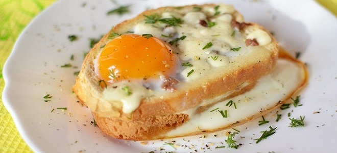 Sendvič z jajcem v mikrovalovni pečici