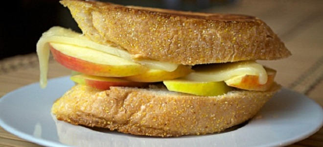 Apple sendviči v mikrovalovni pečici