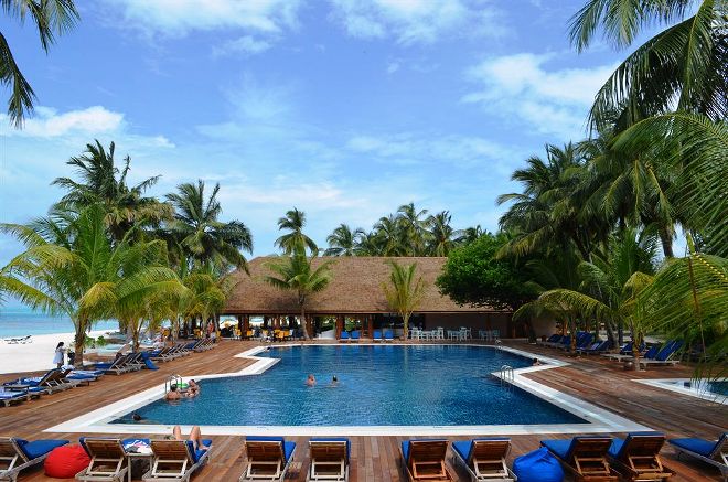 Бассейн отеля Meeru Island Resort&Spa