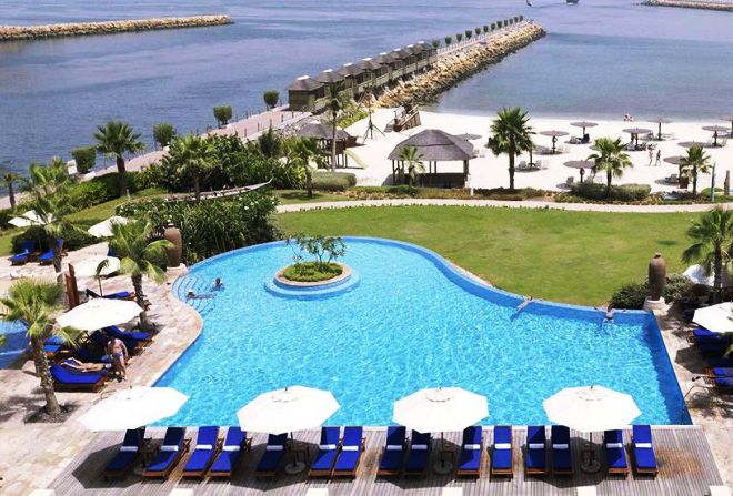 Бассейн отеля Radisson Blu Resort Sharjah