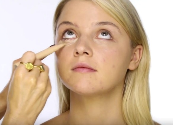 как да прилагате козметика на лицето стъпка по стъпка 1
