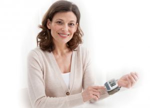 jak měřit krevní tlak s automatickým tonometrem 2