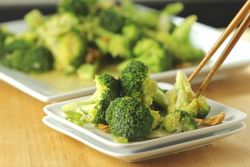 Jak gotować gotowane na parze brokuły