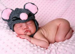 колко би трябвало едно бебе да спи в един месец