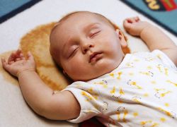 kolik dítě spí za 3 měsíce