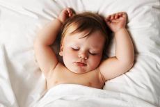 koliko otroka spi po 6 mesecih
