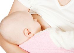 kolik gramů by měl novorozený jíst při jednom krmení