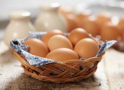 koliko beljakovin je v enem jajcu