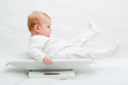 колко би трябвало едно бебе да тежи на 8 месеца