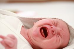 Kako pogosto lahko zdravilo Espumizan daste novorojencu