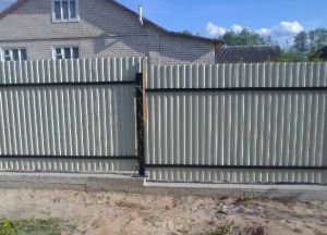 Как да се изгради ограда от велпапе board31
