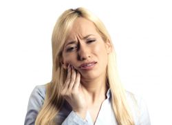 jak potlačit bolesti zubů doma