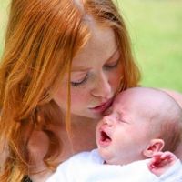 как да успокоиш плачещо бебе