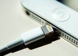 kako napolniti iPhone 5s brez polnjenja