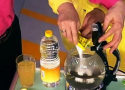 Kako očistiti kotliček s citronsko kislino1