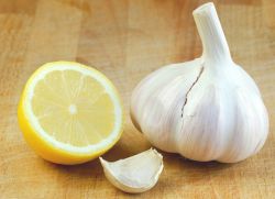 Vyčistěte nádoby z cholesterolu česnek citrón